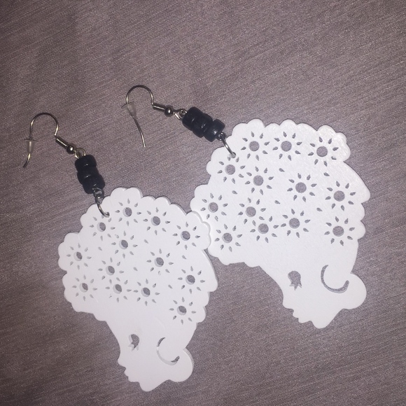 ✨Host pick ✨Face Earring - Picture 2 of 4